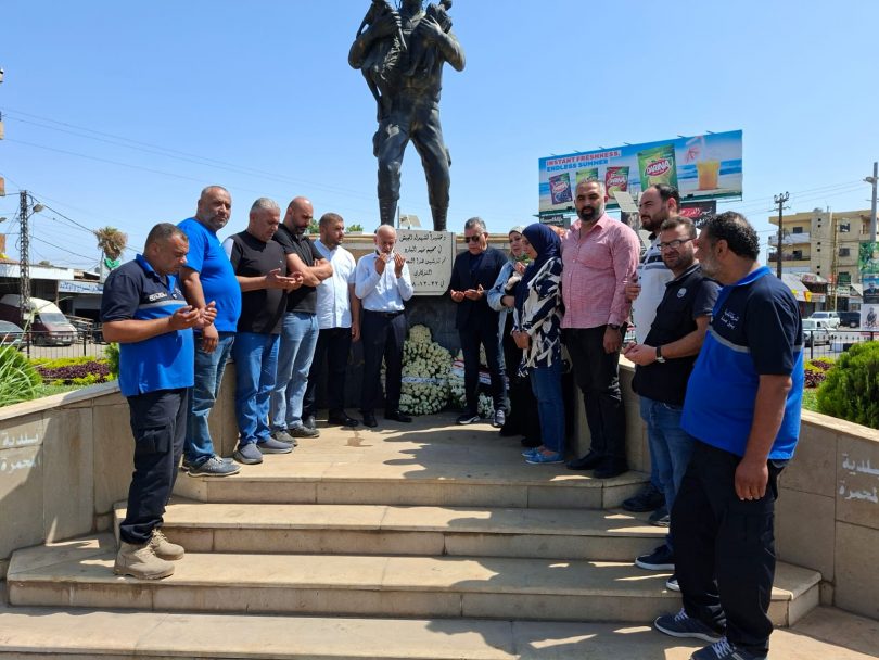 وقفة تضامنية ووضع إكليل على نصب شهداء الجيش اللبناني في دوار العبدة .